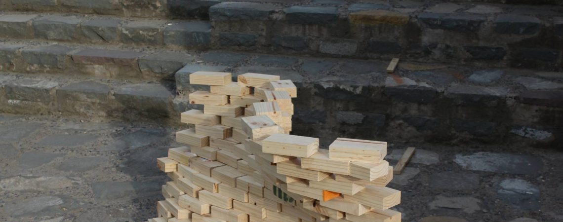 KUKA Wood Brick Wall <br> Procesos de fabricación en la industria